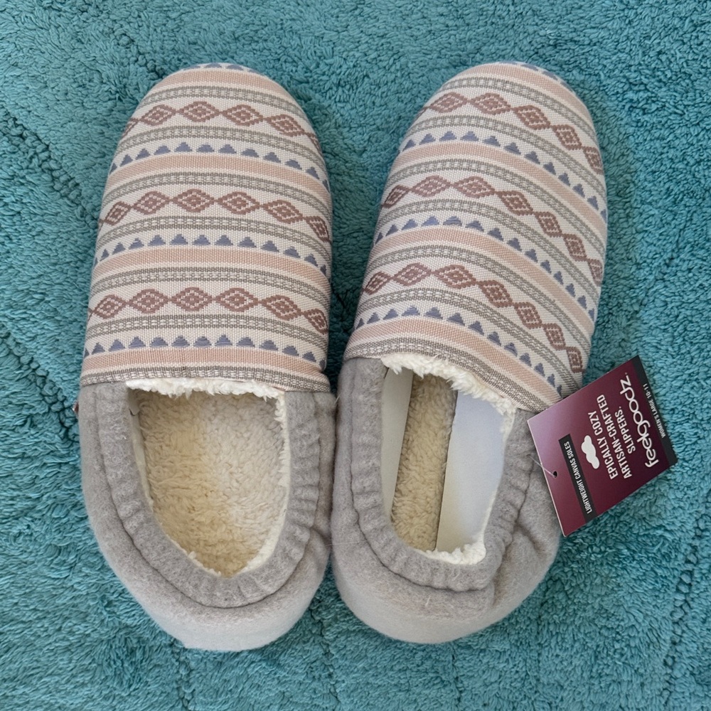 Cozy Women's Slip-On Slippers in Soft Pink and Gray